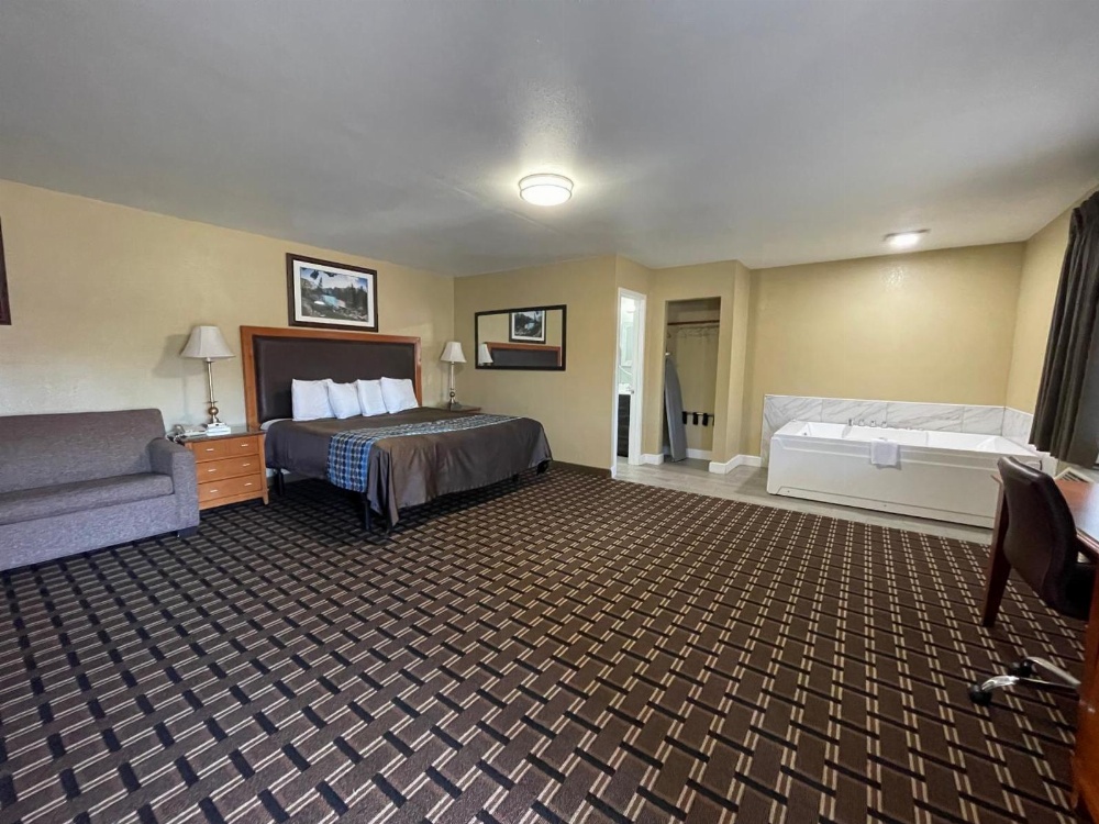 King Room with Spa Bath